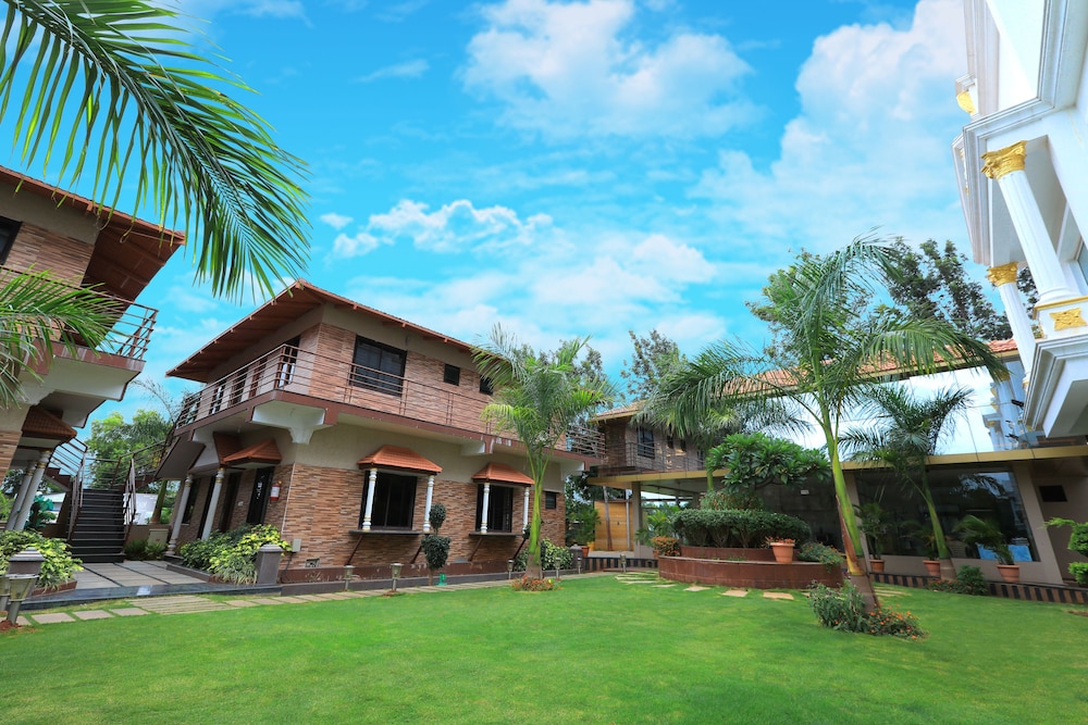 JalMahal Resort &amp; Spa 68/72