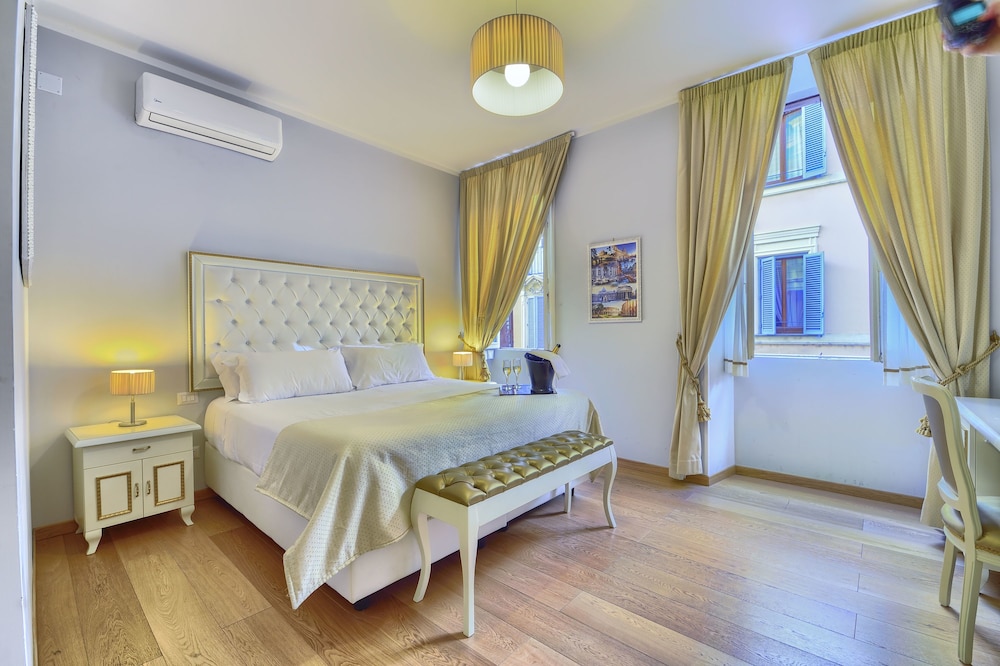 Gravina Suite Frattina 12/53