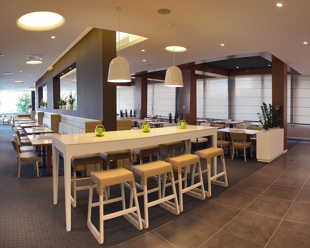 Oxygen Lifestyle Hotel 30/50