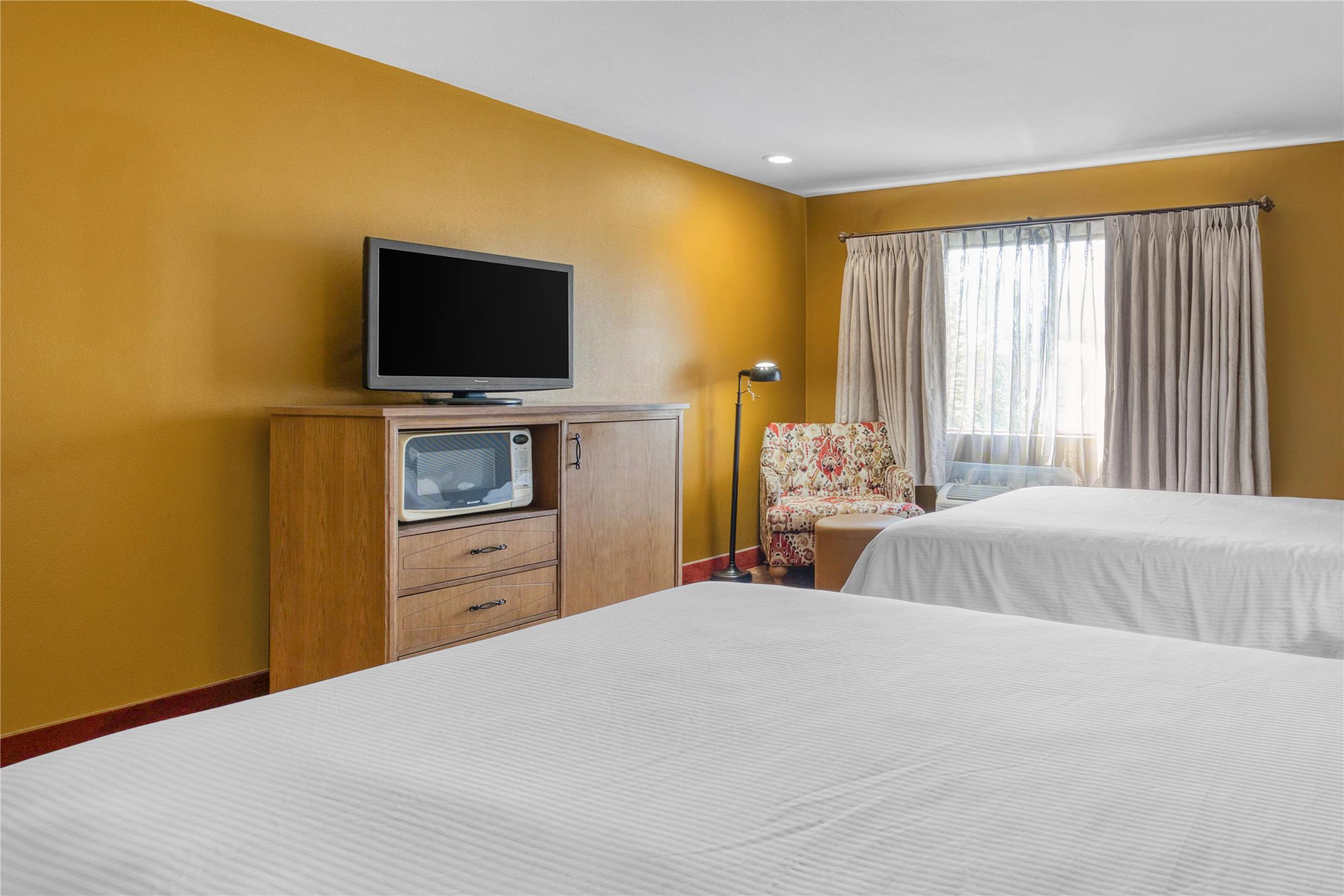 غرفة بسريرين كوين، Surestay Hotel By Best Western Camarillo 2/6