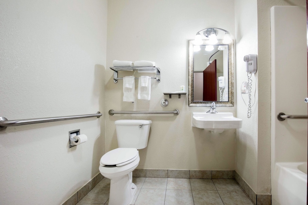 Quality Inn & Suites Arnold St Louis 6/29
