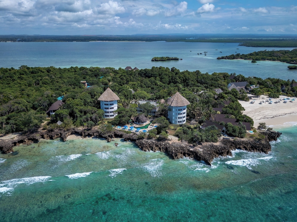 Chale Island Resort 67/70