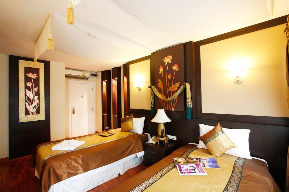 Mirth Sathorn Hotel 21/39