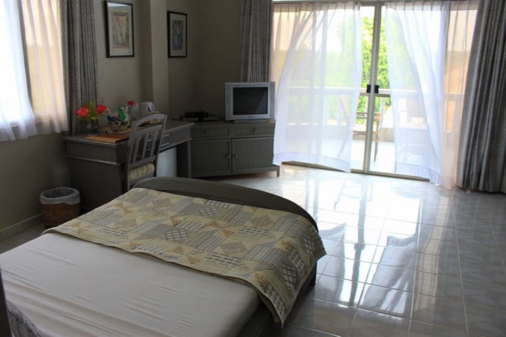 Linaw Beach Resort 16/73