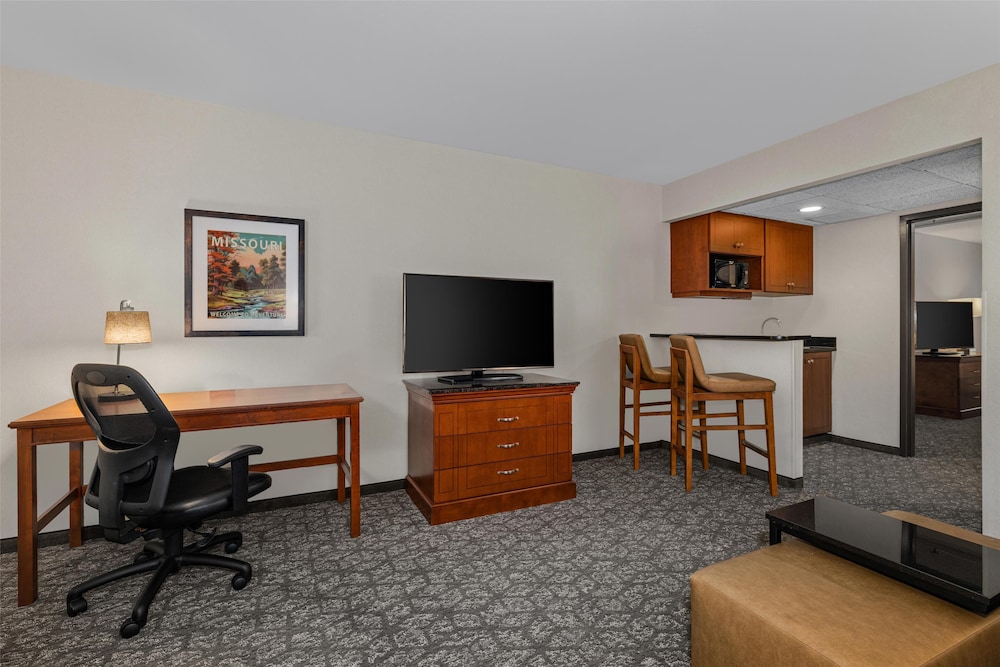 Drury Inn and Suites Creve Coeur St Louis 38/43