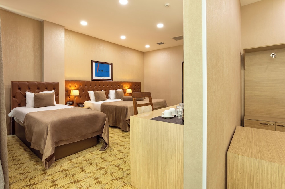 West Shine Hotel 26/48