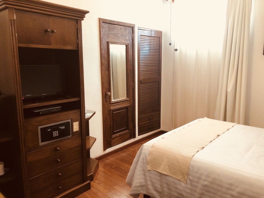 Hotel Mi Solar 33/68