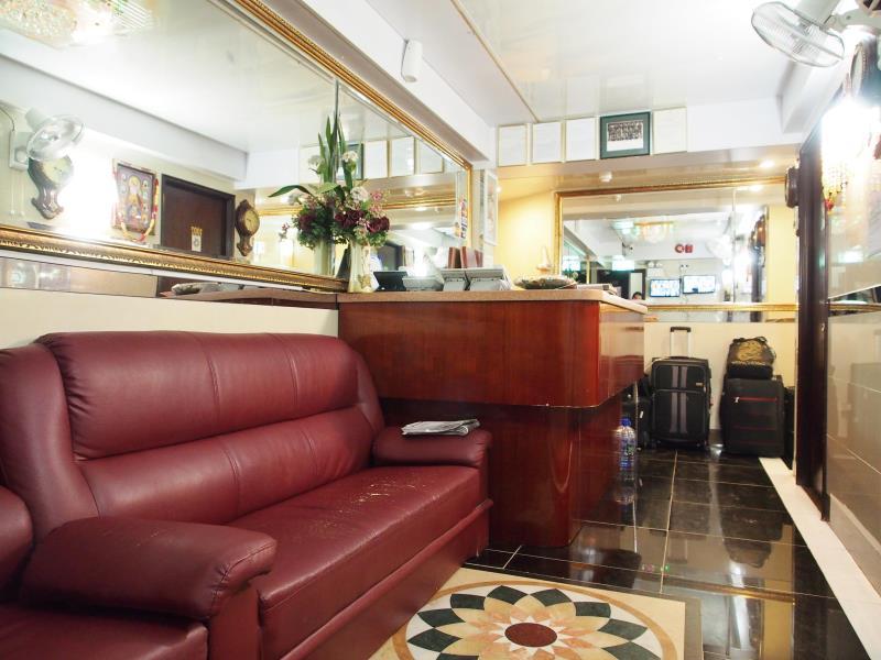 FAMILY, QUADRUPLE, 4 DOUBLE BEDS, CITY VIEW