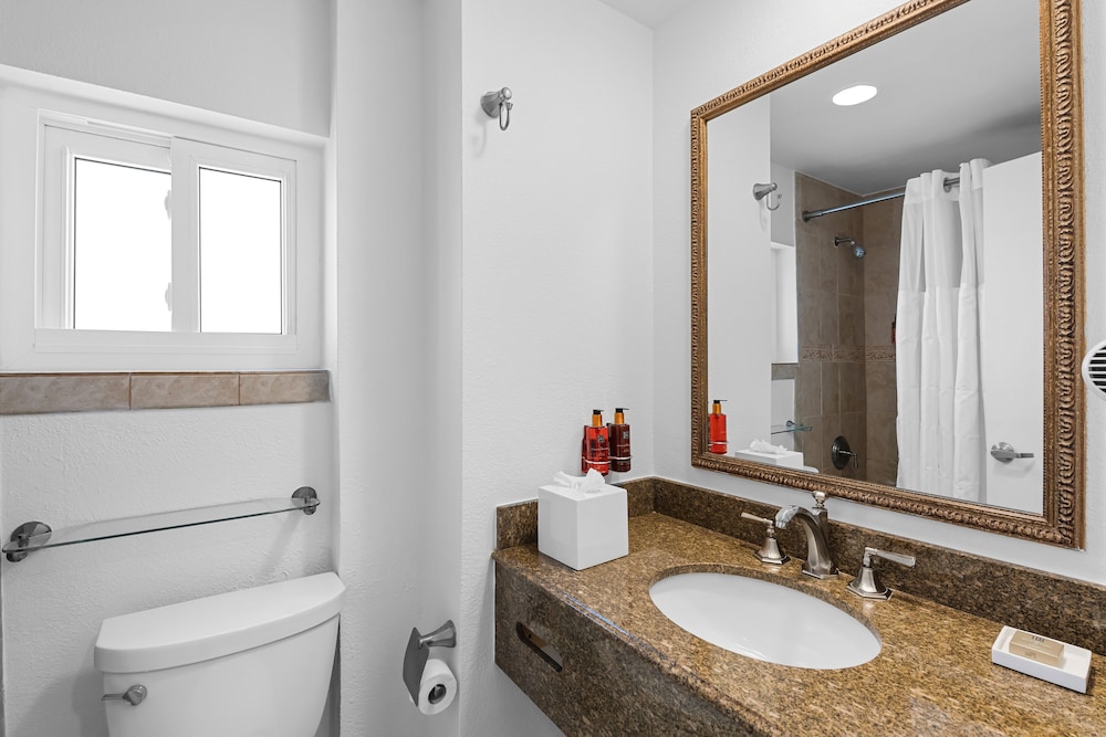 Beachcomber Oceanfront Resort Villas 25/71
