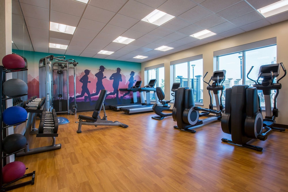 Hyatt Place Delano 33/55