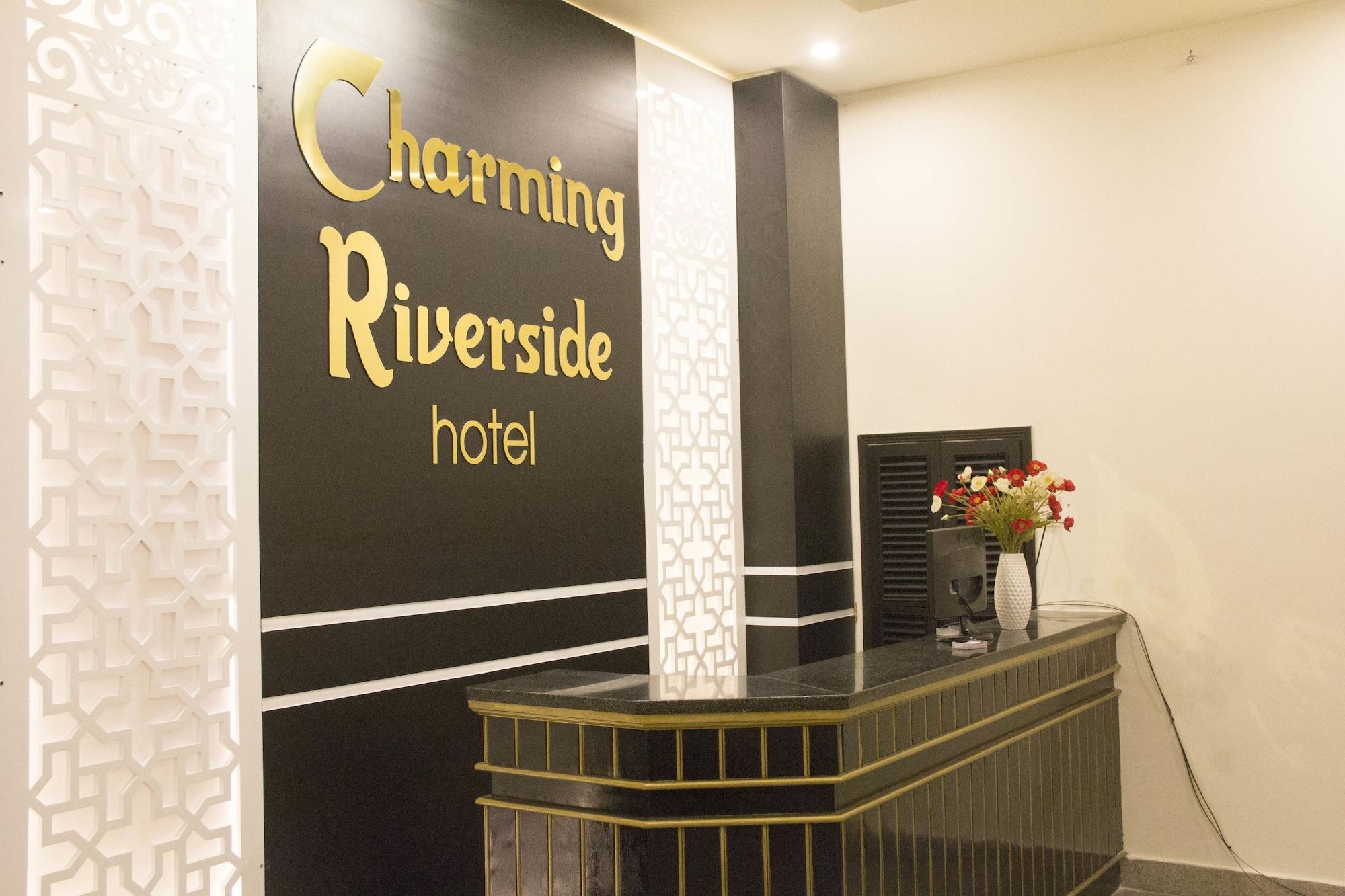 Purple Hue Charming Riverside Hotel 69/85