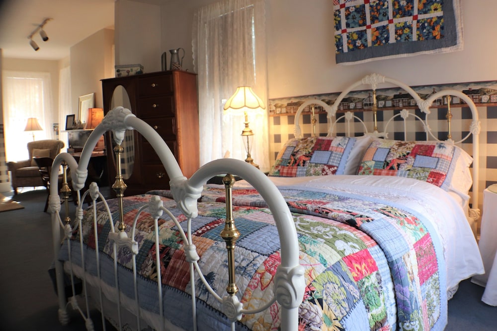 50 Lincoln Short North Bed and Breakfast 33/71