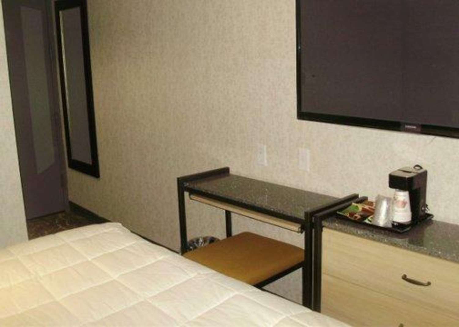 Rodeway Inn Near JFK Airport 1/2