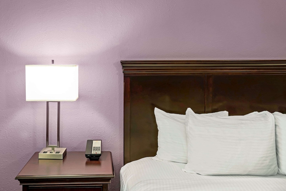 La Quinta Inn And Suites By Wyndham Cookeville 14/35