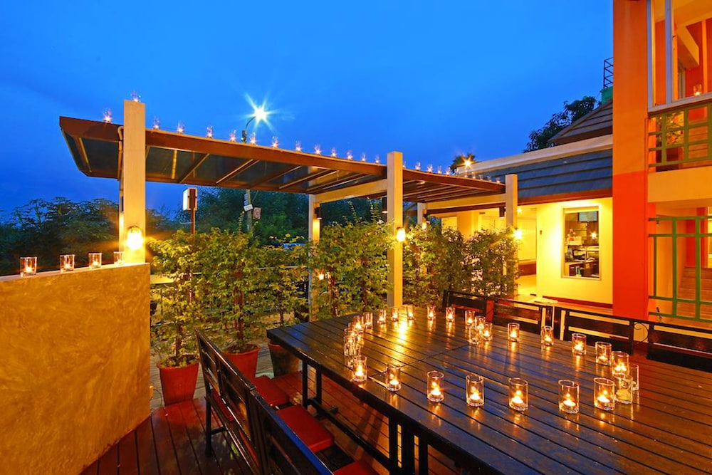 FLORAL SHIRE RESORT 50/51