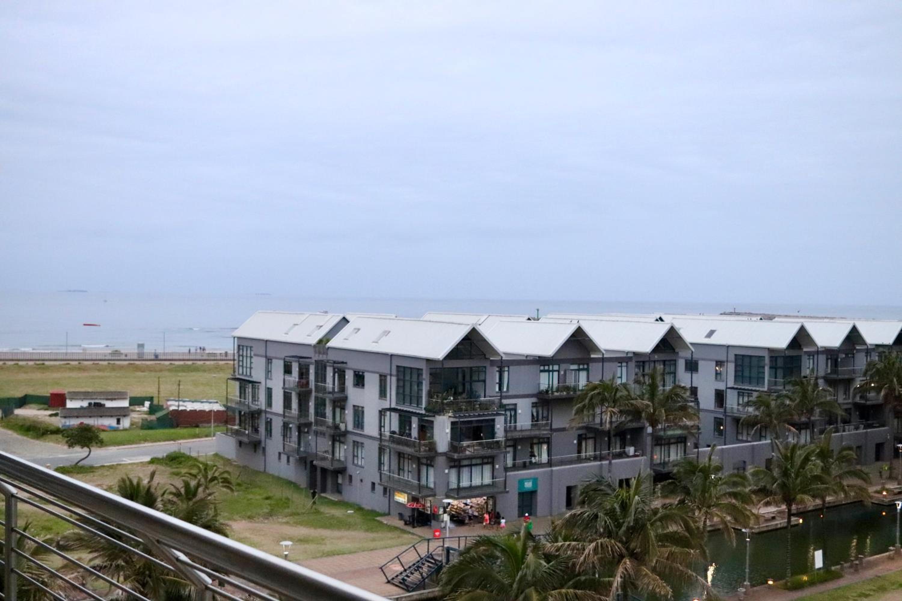 Accommodation Front The Sails 11/50