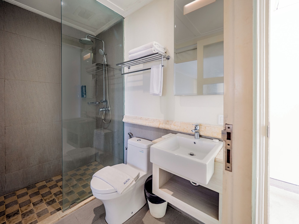 Alron Hotel Kuta Powered by Archipelago 64/67