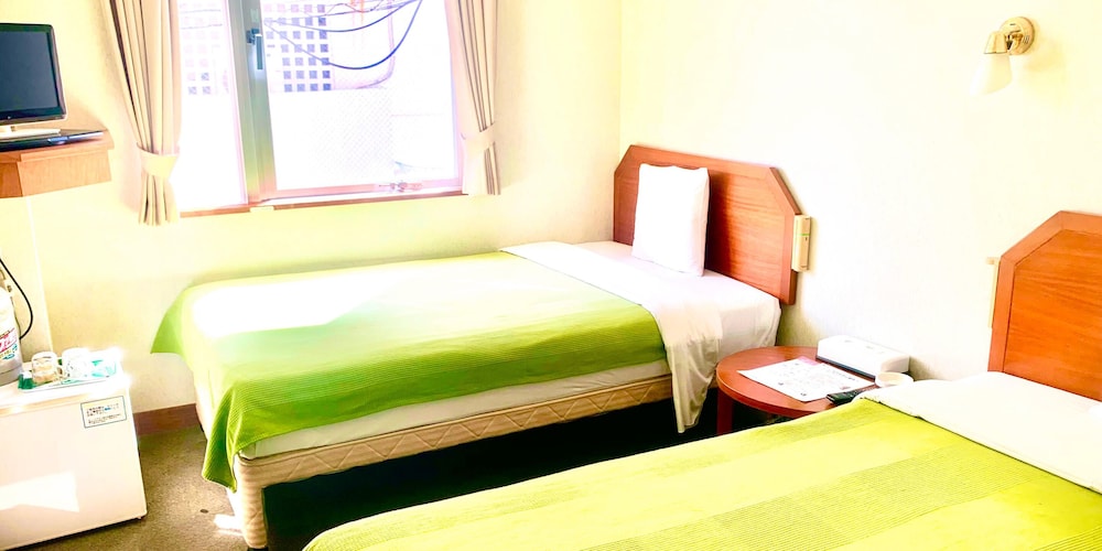 ROOM, SINGLE, TWIN BEDS