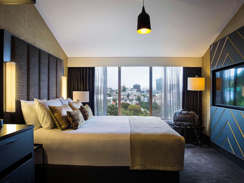 SUPERIOR, KING BED