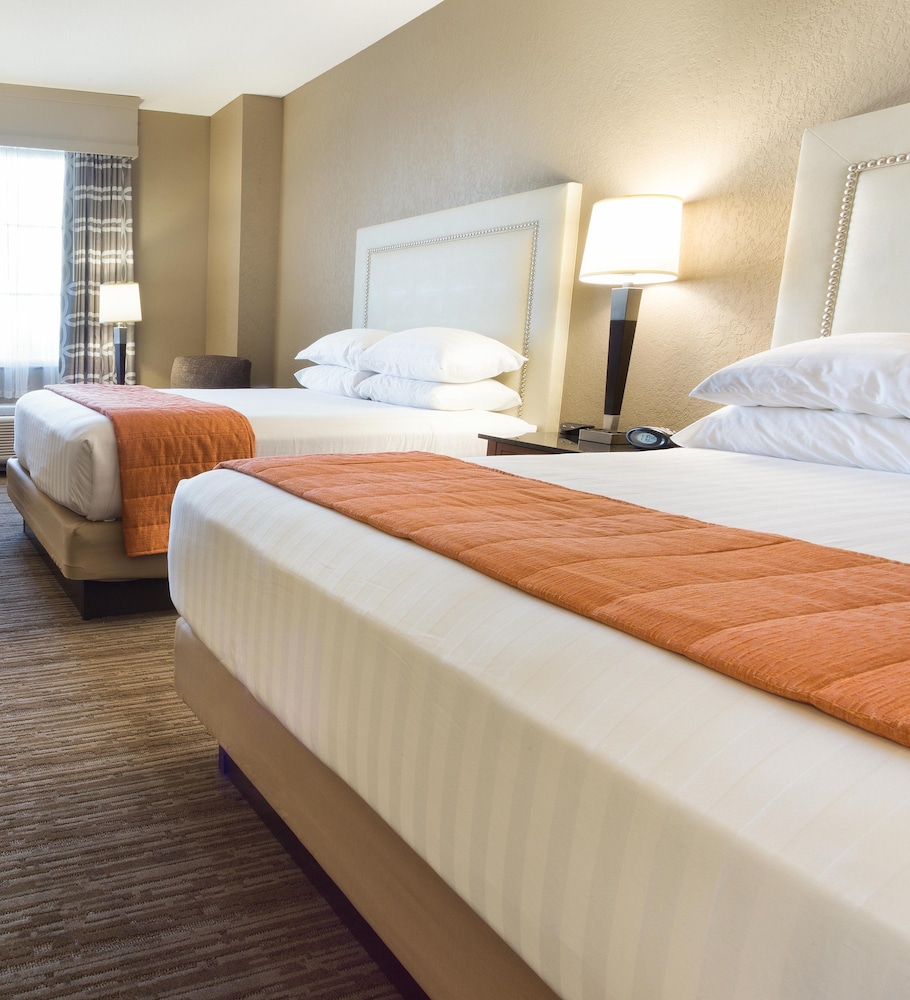 Drury Inn and Suites Cincinnati Sharonville 4/37