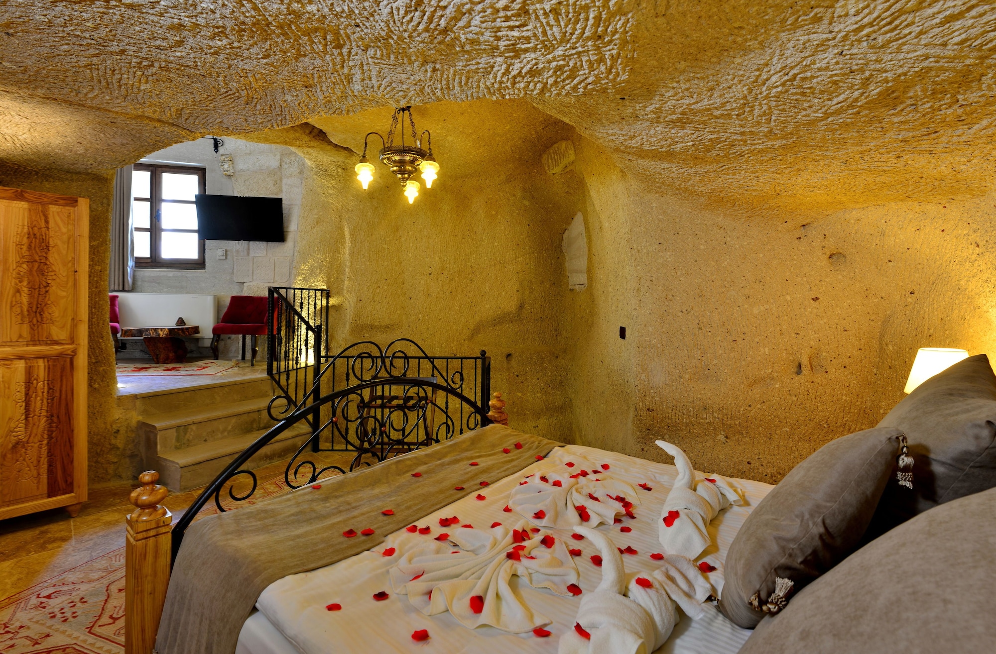 SUITE, KING BED