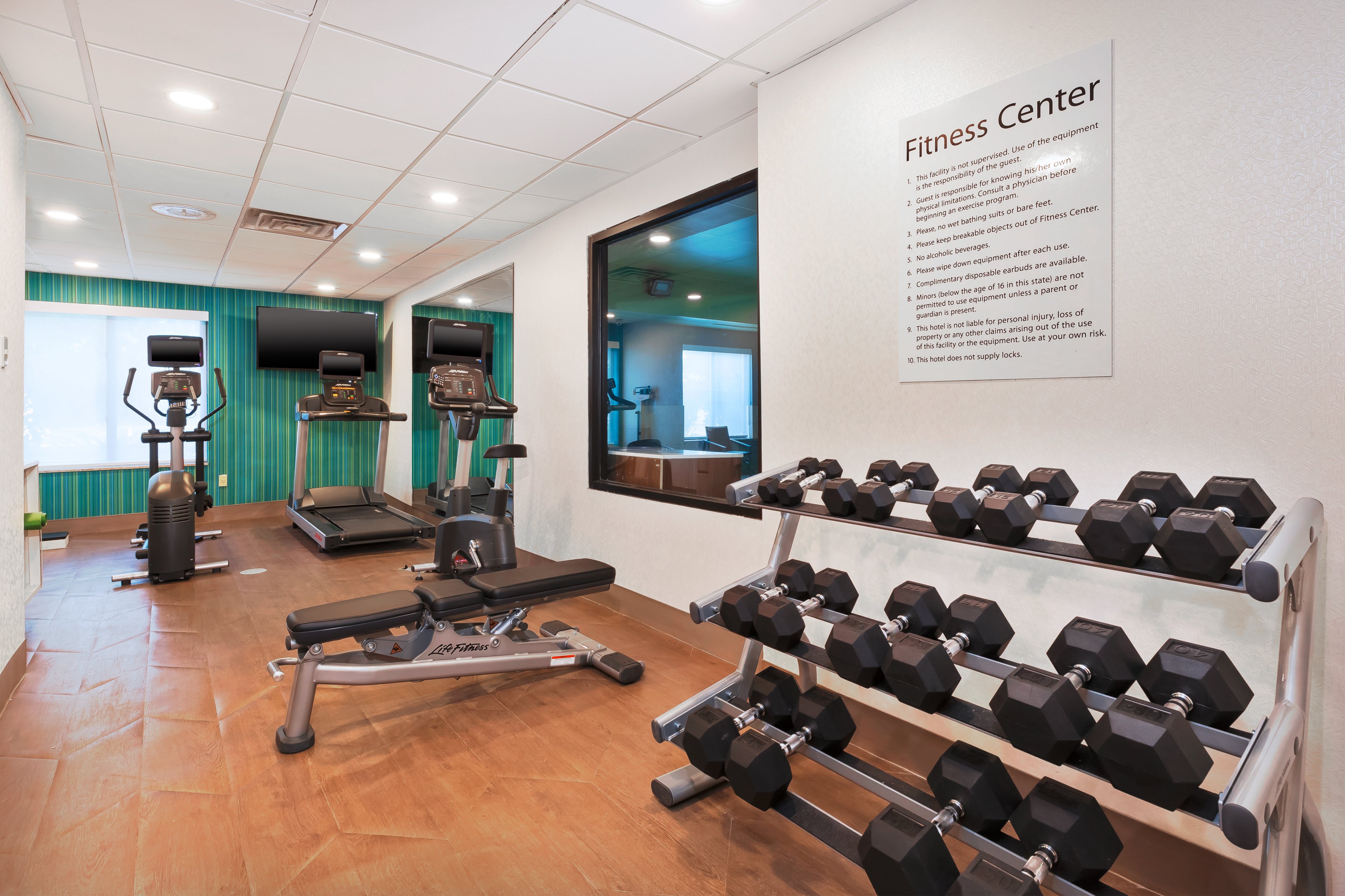 Holiday Inn Express Hotel & Suites Cleveland-Richfield 32/59