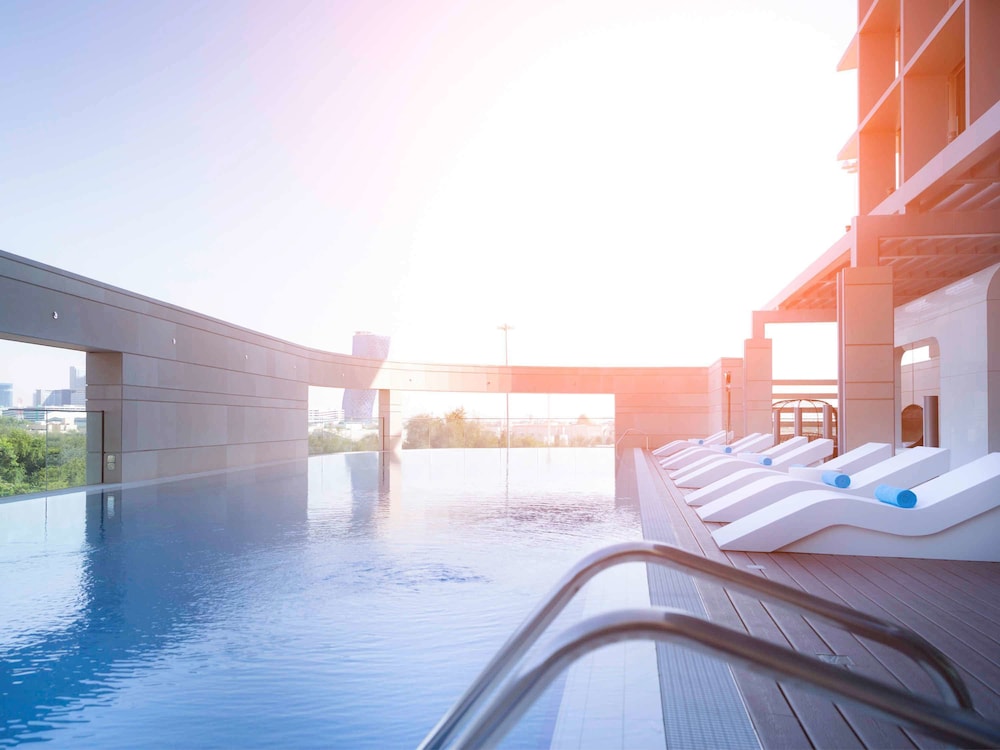 swimming pool spa