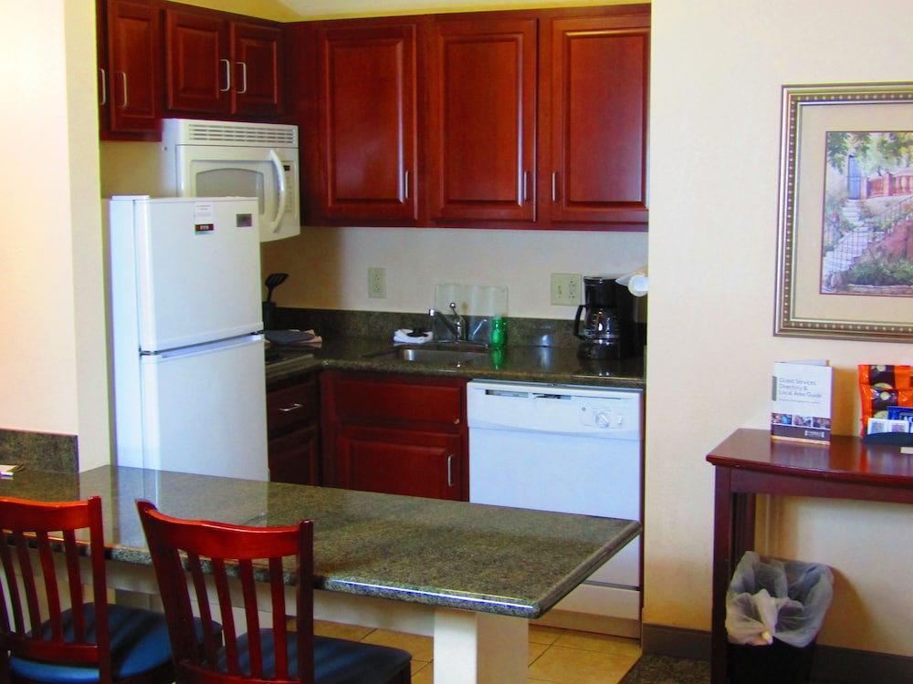 STAYBRIDGE SUITES ROCHESTER - UNIVERSITY 62/78
