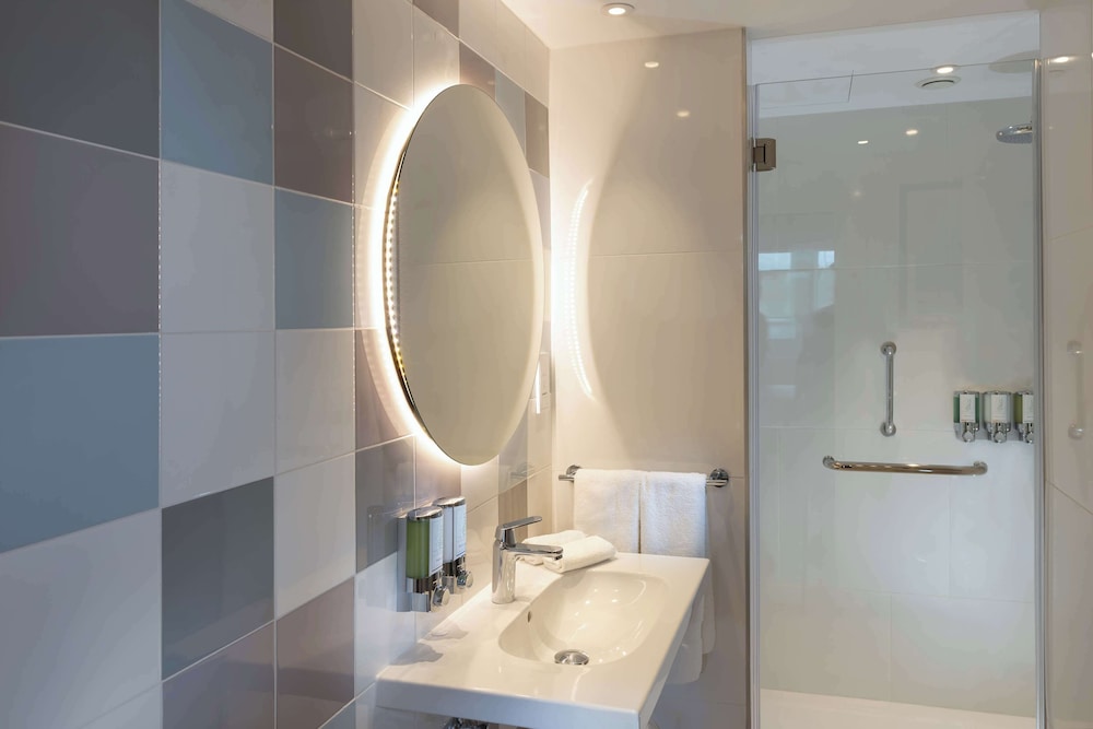 Super, Standard, King Bed، Hampton by Hilton Budapest City Centre 5/6