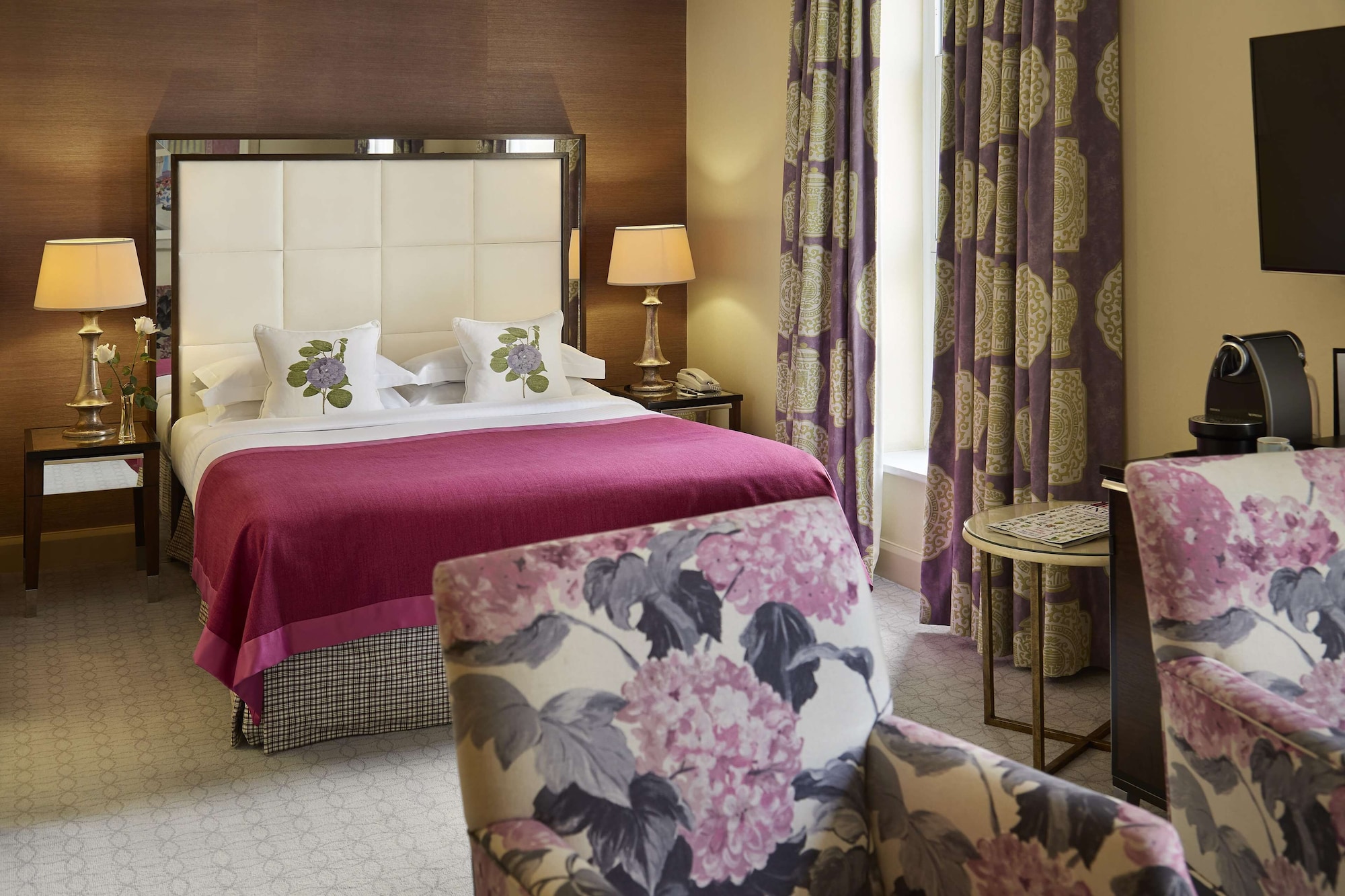 DELUXE, QUEEN BED