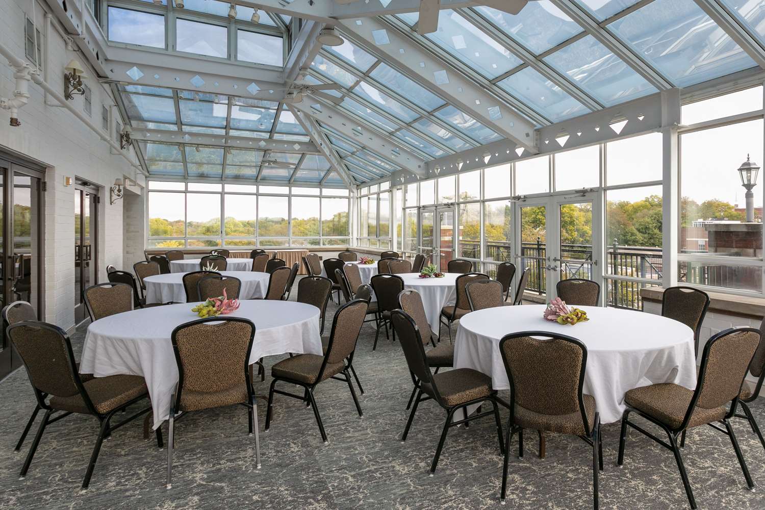 restaurant cafeteria