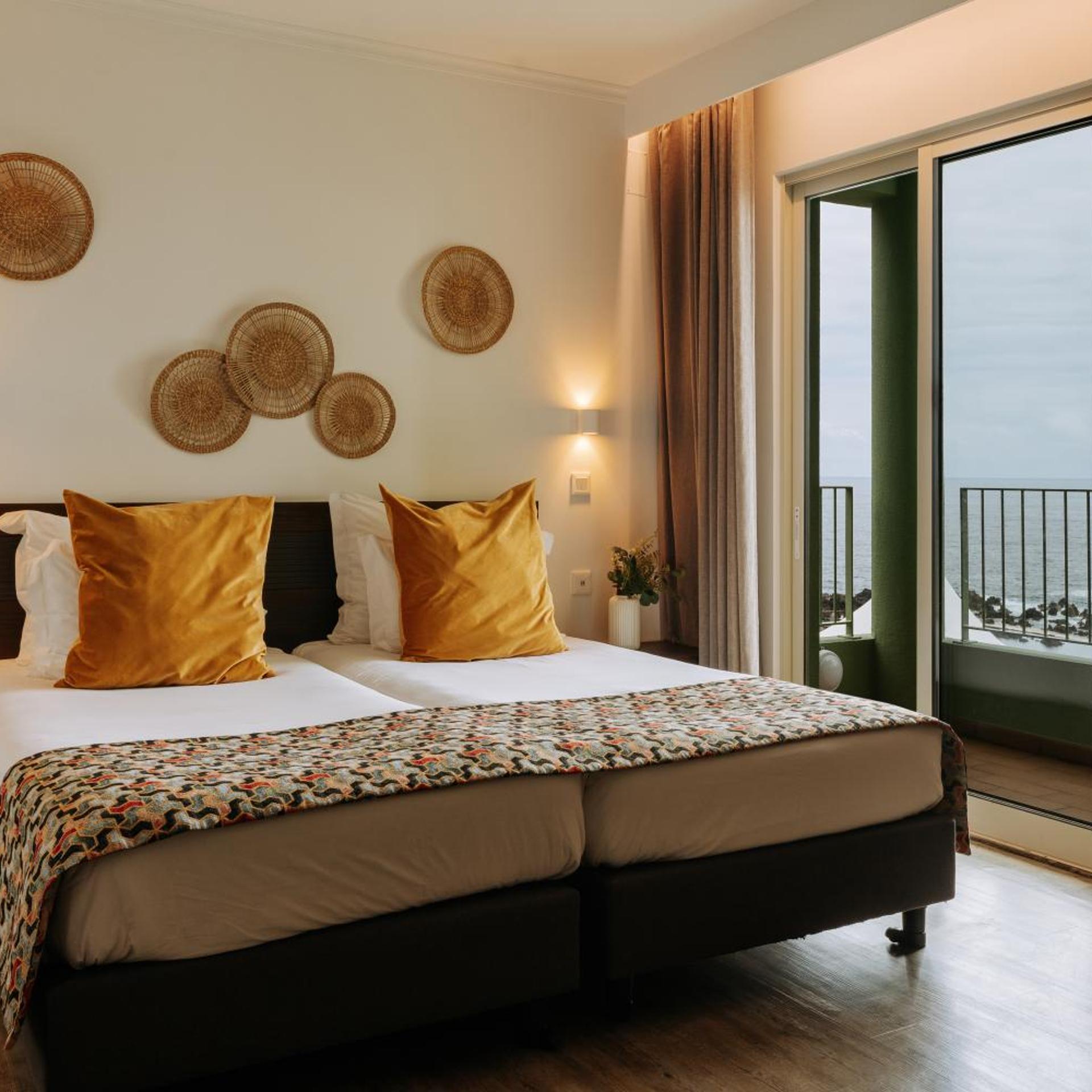 Superior, Twin Beds, Sea View