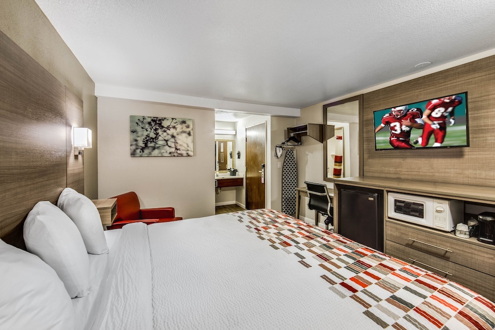 Ramada by Wyndham Medford Airport North 8/47