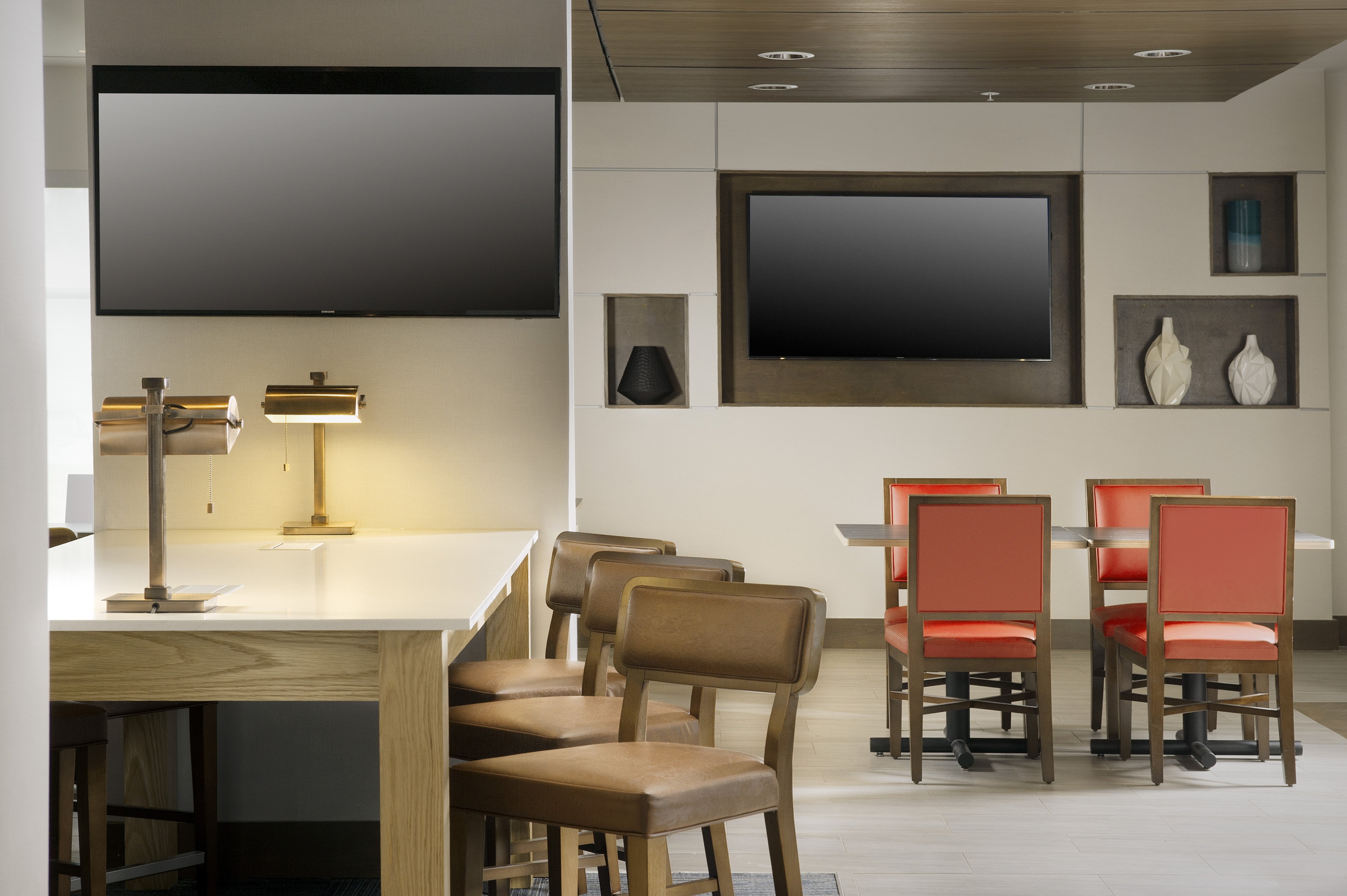 Holiday Inn Express & Suites Bay City 17/19