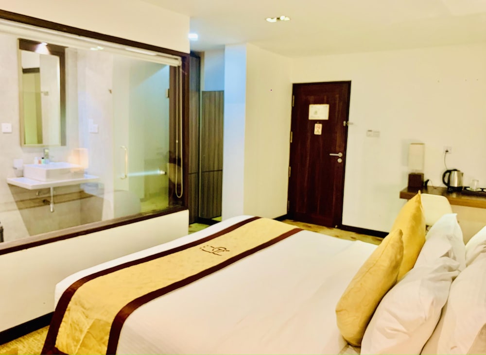 City Hotel Colombo 02 4/20