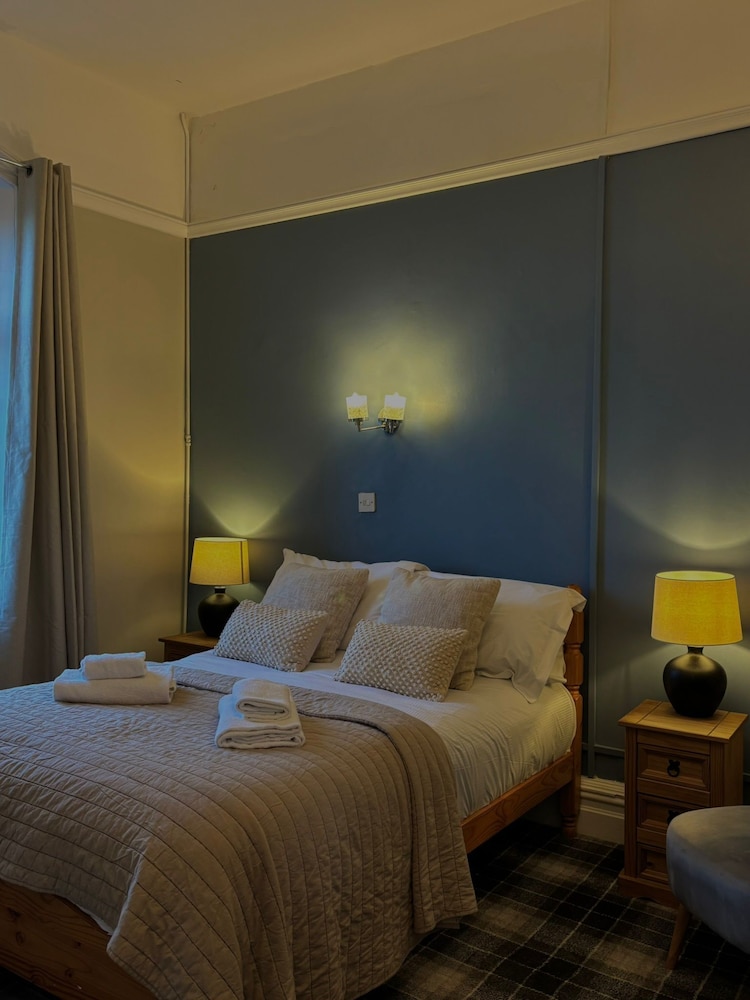 The Waterford Arms 5/50