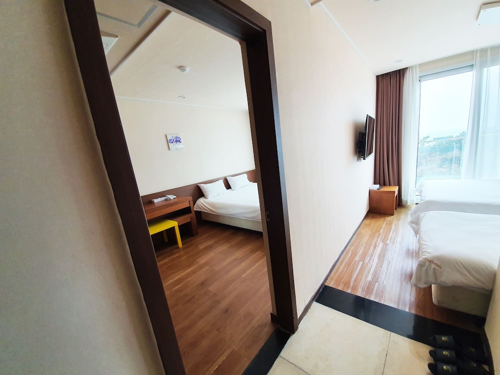 Jeju Ocean Blue Hotel 10/61