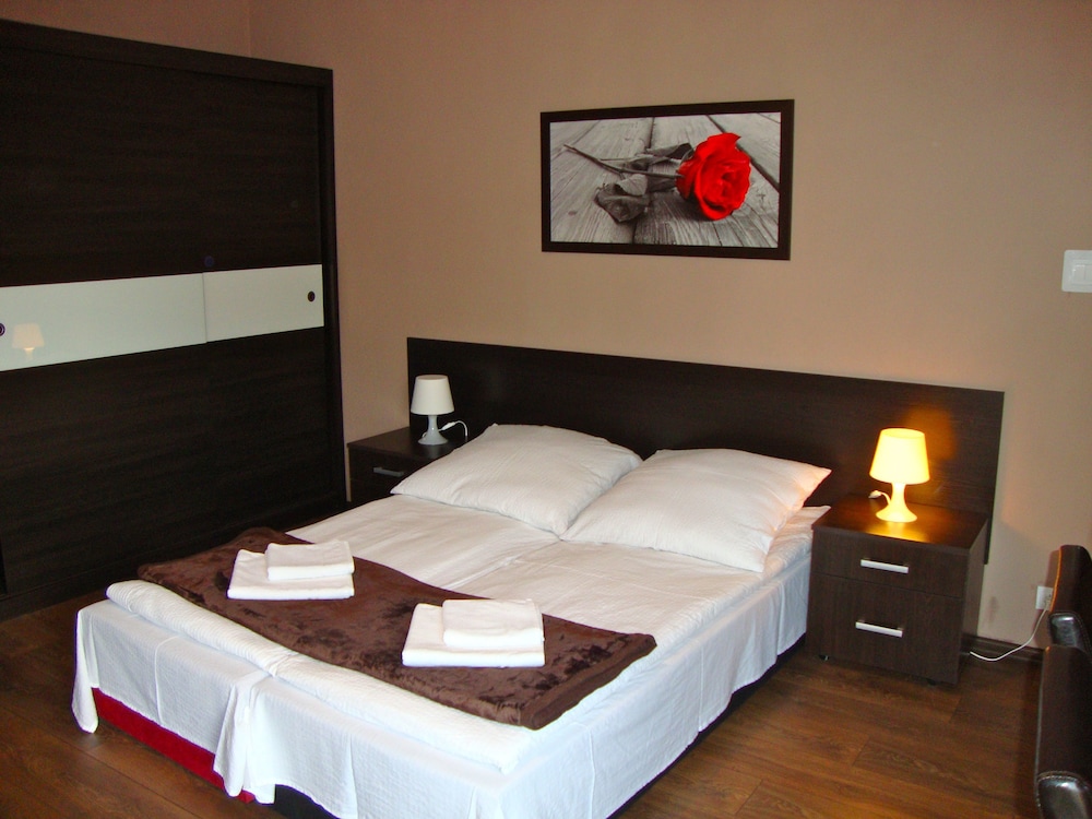 2 BEDROOMS, CLASSIC, SUITE, KITCHEN