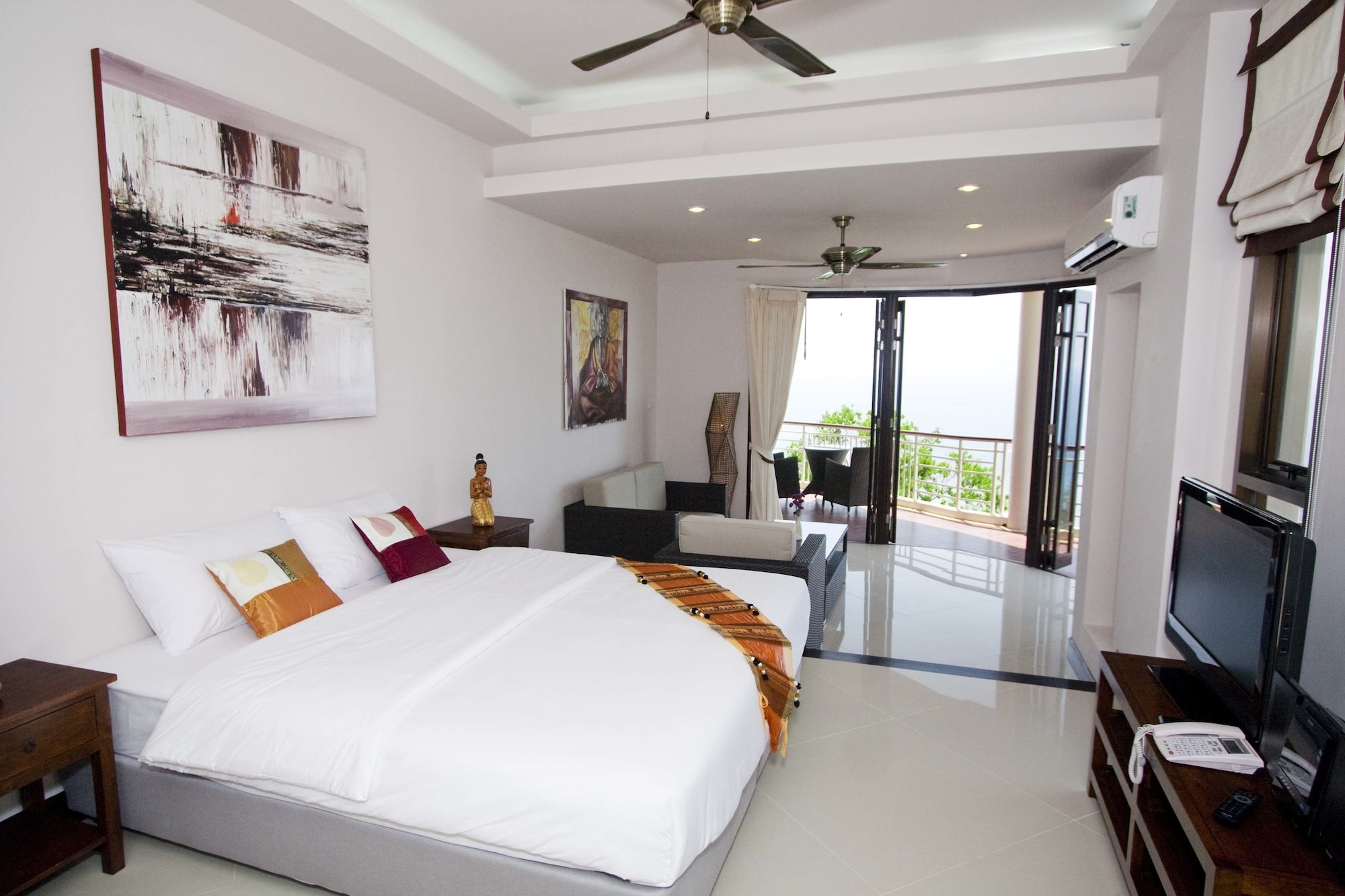 SUITE, SEA VIEW, CORNER