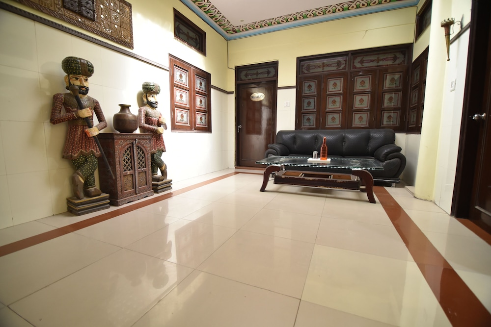Hotel Vaishnavi 33/58
