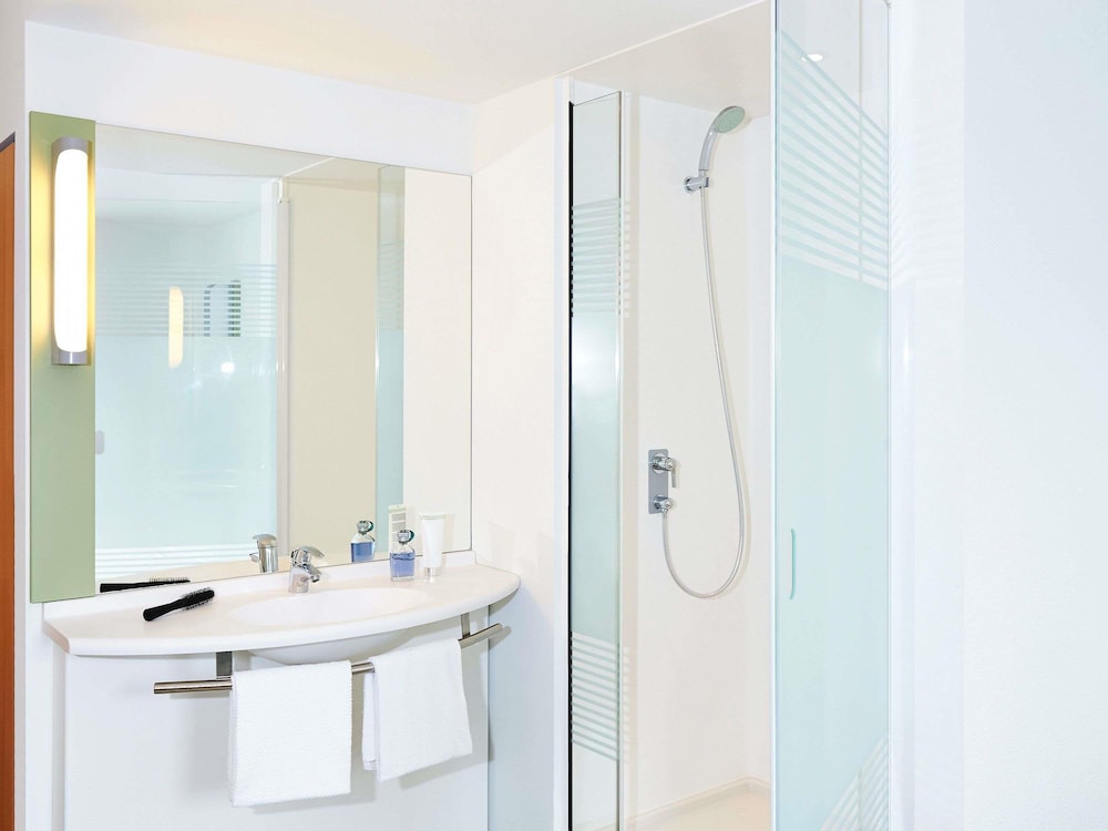 Ibis Budget Zurich City West 60/63