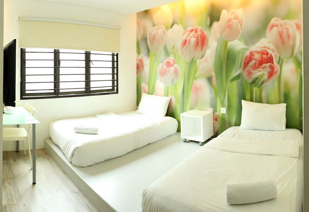 V GARDEN HOTEL 12/34