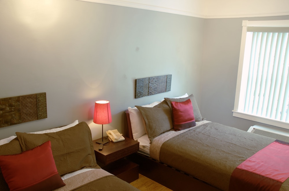 Ponce De Leon Hotel 24/50