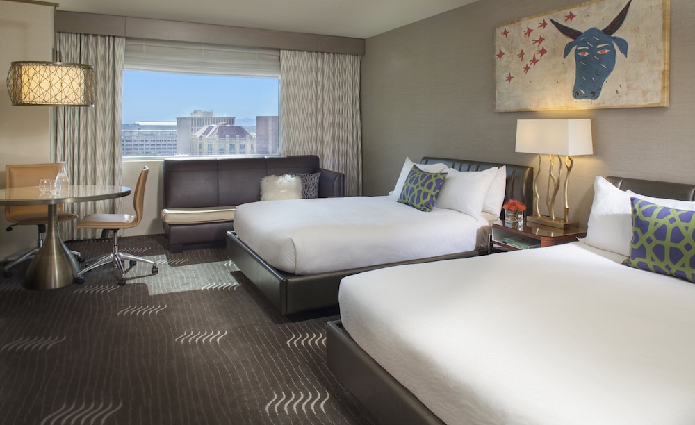Hotel Palomar Phoenix A Kimpton Hotel 12/83