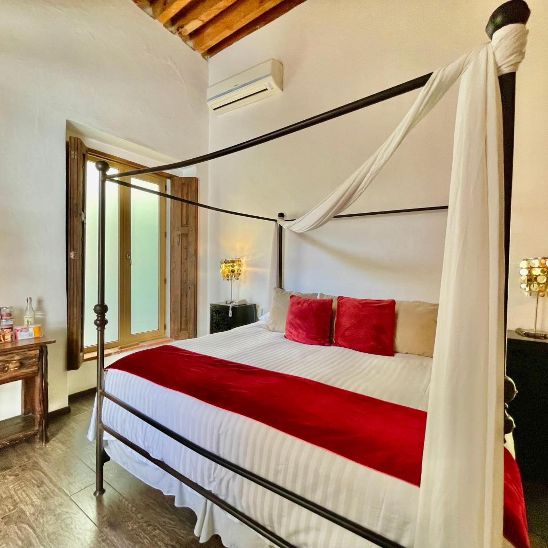 Master, Suite, Pet Friendly