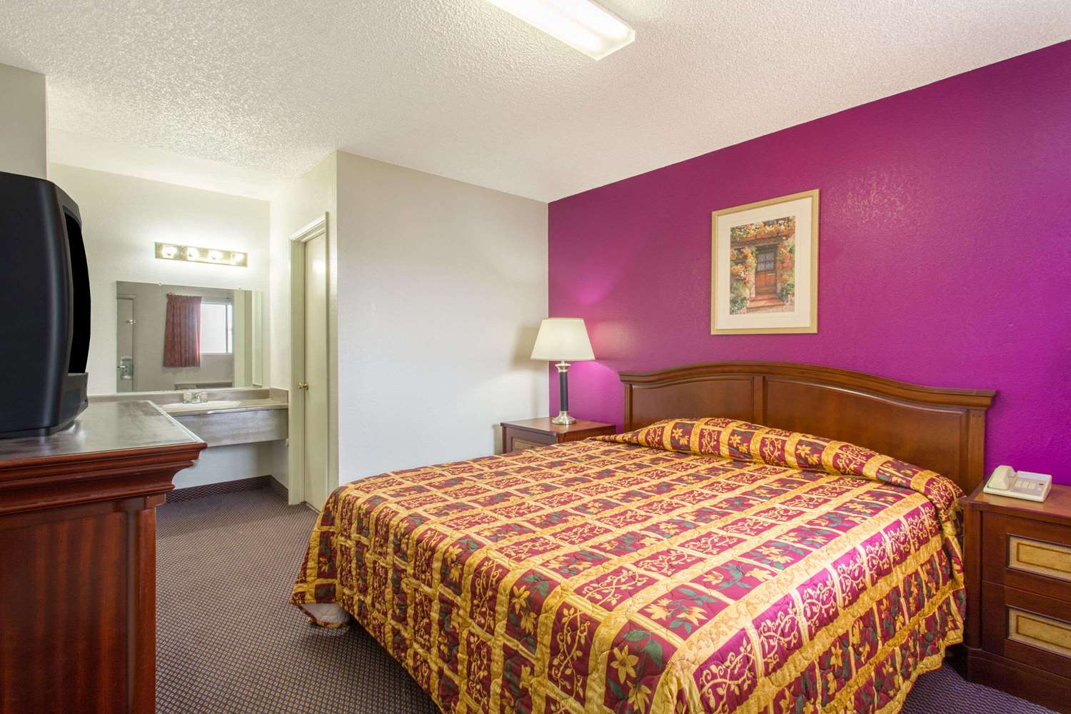 Standard, Queen Bed