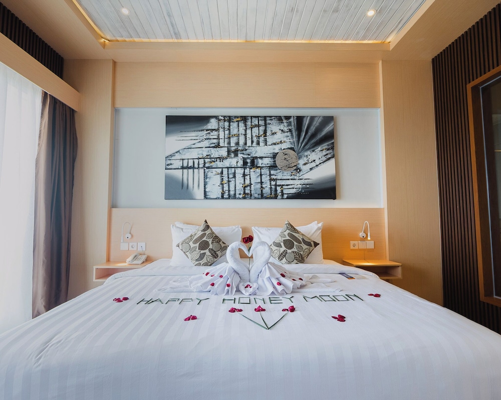 ROOM, DOUBLE BED