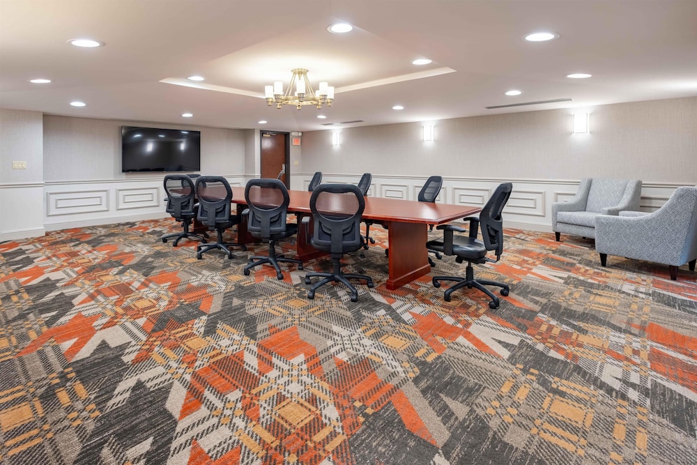 Drury Inn and Suites Creve Coeur St Louis 33/43