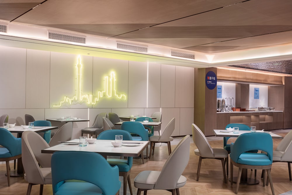 Holiday Inn Express Shanghai Gumei 43/56
