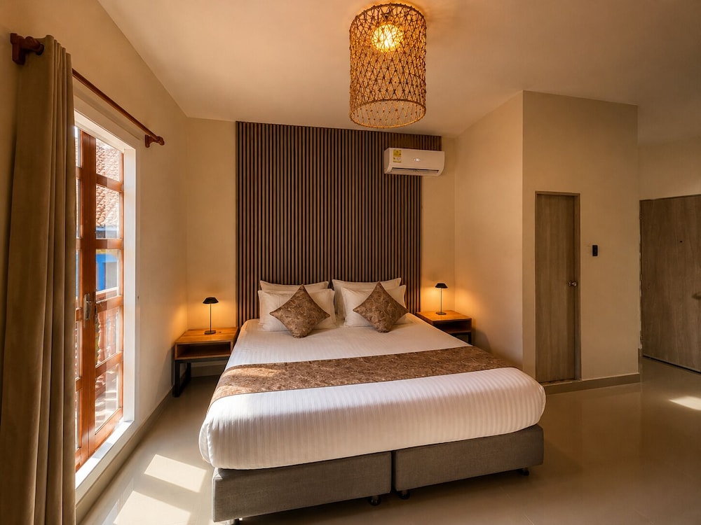 Ethnic Thematic Hotel 12/50
